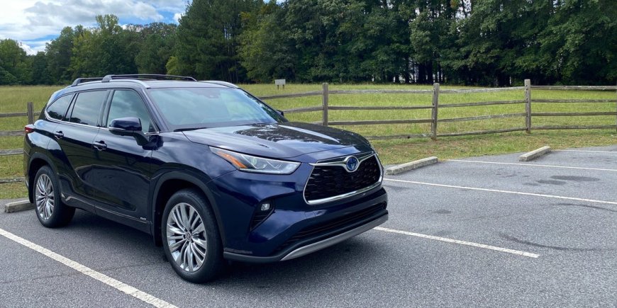 I drove Toyota's $55,000 Highlander Hybrid. It's an efficient and well-made family SUV, but lacks power and space. --[Reported by Umva mag]