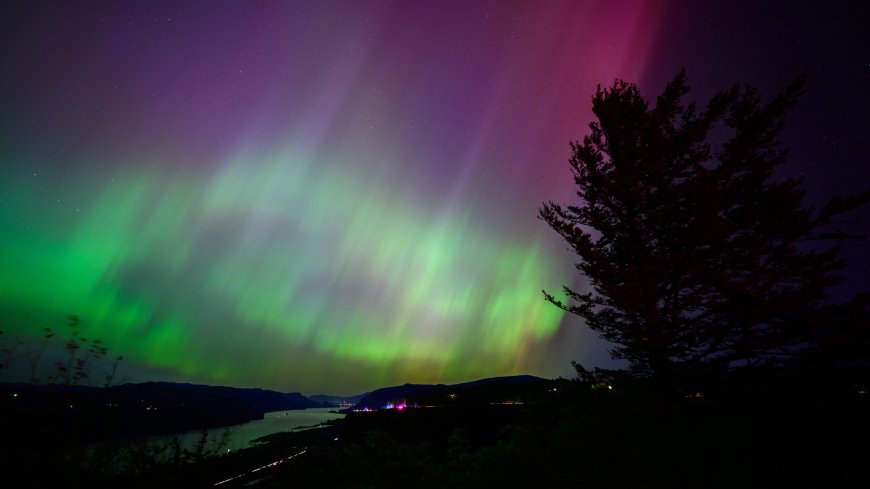 Aurora alert: Possible geomagnetic storm could spark northern lights as far south as Illinois and Oregon --[Reported by Umva mag]