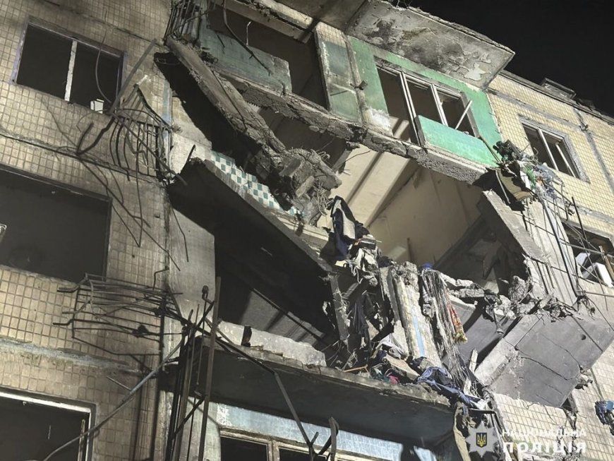 12 injured after Russian glide bomb smashes into Ukrainian apartment building --[Reported by Umva mag]