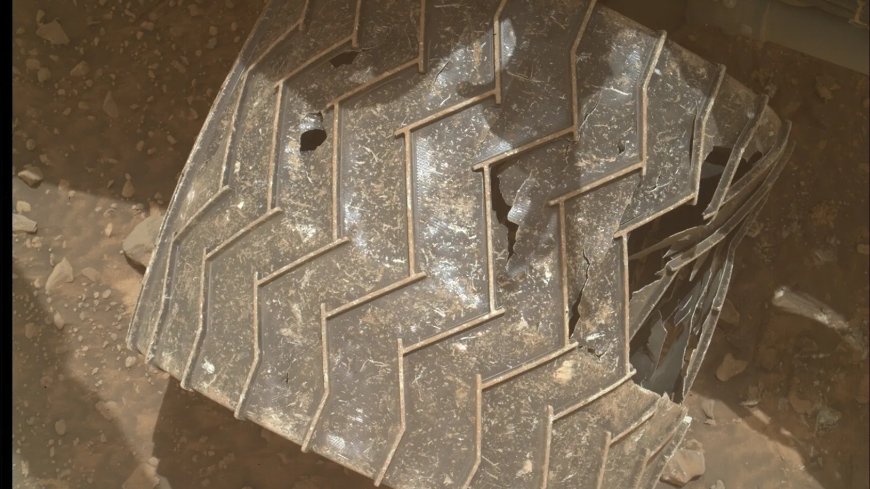 Curiosity Mars rover's wheels are more battered than ever — but they still work --[Reported by Umva mag]