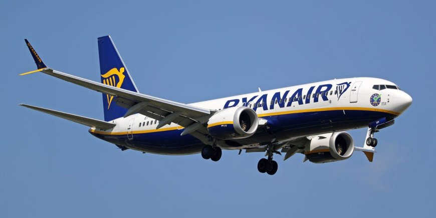 A Ryanair Boeing plane caught fire on a runway in Italy while taxiing for takeoff --[Reported by Umva mag]