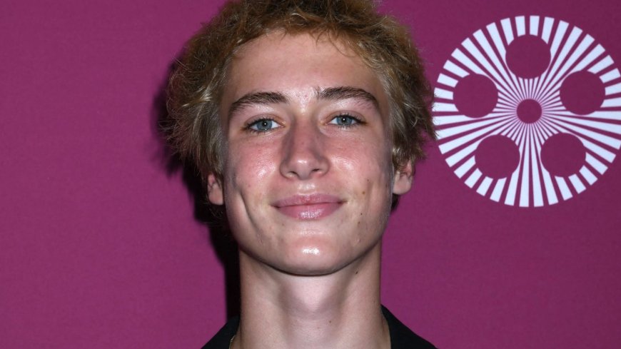 Hollywood actress’ son, 17, joins mum on red carpet but towers over her – can you tell who his famous parents are? --[Reported by Umva mag]