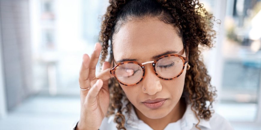 I never knew about eye floaters until I woke up with lines and dots in my eyesight. Here's what I learned about my new condition. --[Reported by Umva mag]