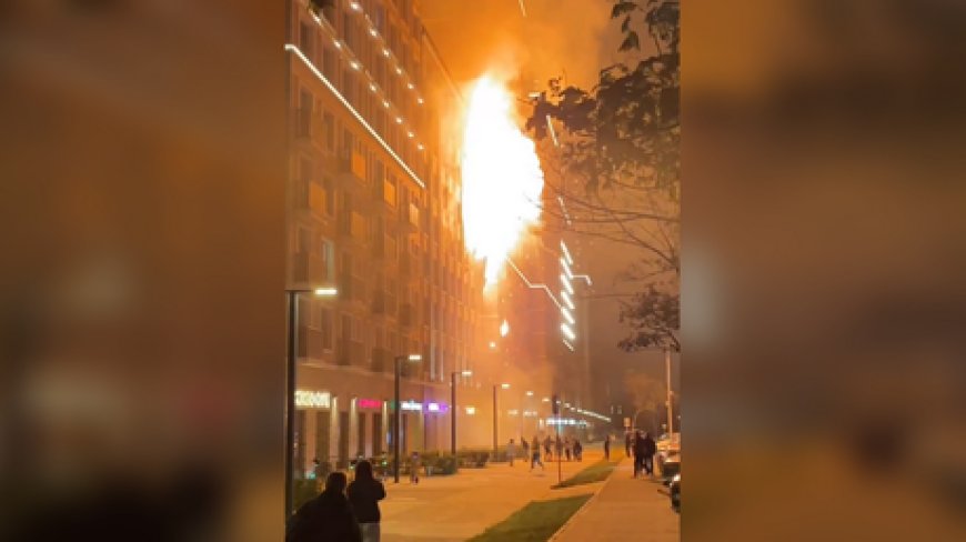 Man jumps from fifth floor to escape fire in Moscow (GRAPHIC VIDEO) --[Reported by Umva mag]