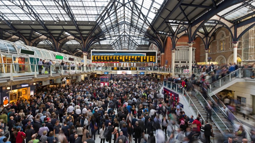 UK’s busiest train station to shut for 8 DAYS over Christmas bringing travel misery to thousands – see diversion routes --[Reported by Umva mag]