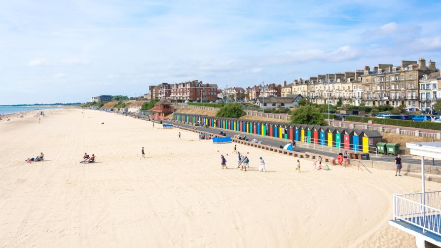 Stunning seaside town that’s the first place in the UK to see sunrise each day --[Reported by Umva mag]