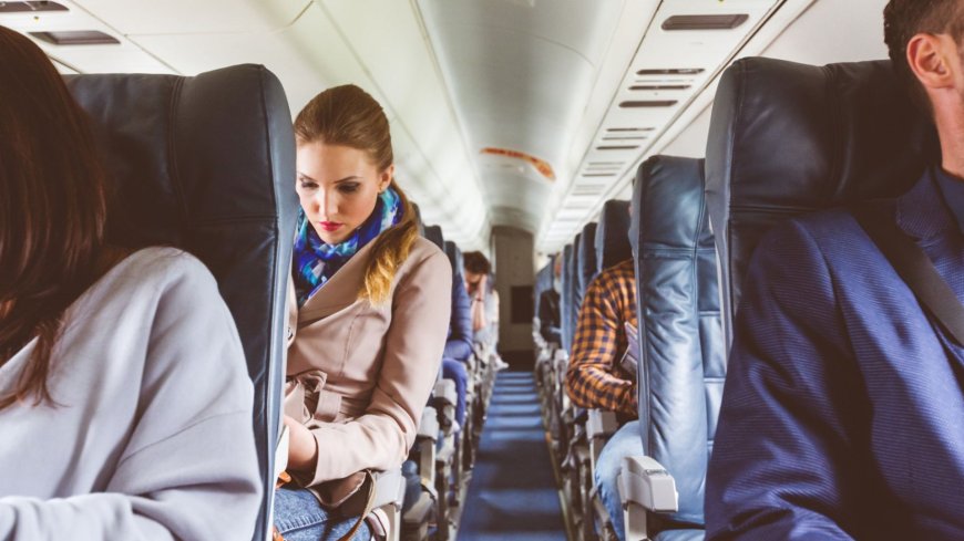 Flight attendant reveals the £1.50 item that is a game-changer when sitting next to smelly passengers --[Reported by Umva mag]