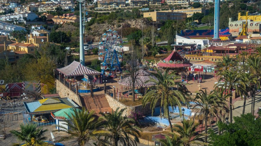 Abandoned Spanish theme park next to the beach with rollercoasters and flamenco shows could soon reopen --[Reported by Umva mag]