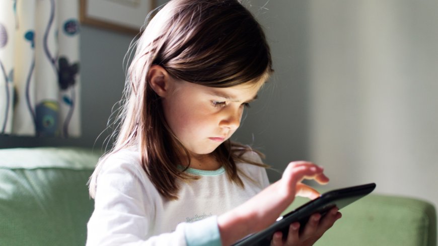 Lockdowns and increased screen time have left a third of kids short-sighted --[Reported by Umva mag]