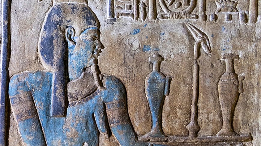 Ancient painting revealed in Egypt beneath layers of bird poop --[Reported by Umva mag]