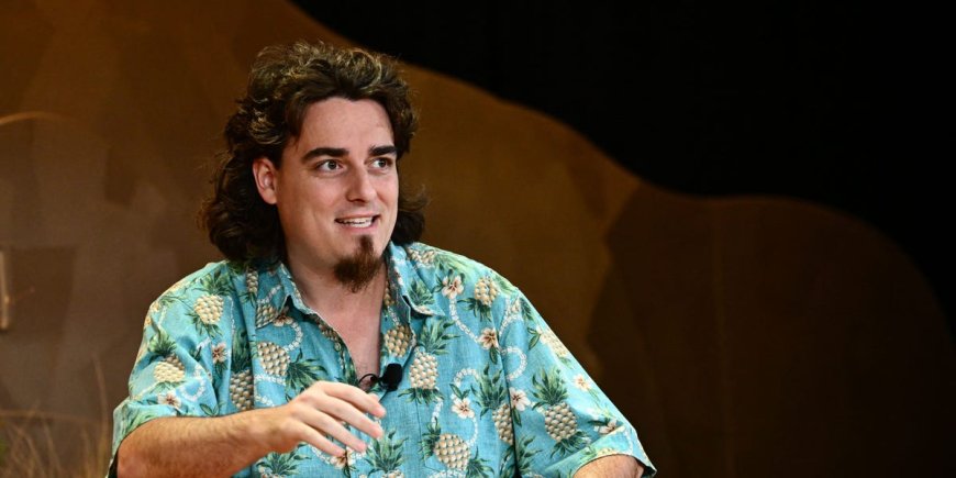 Billionaire Palmer Luckey's icy relationship with Mark Zuckerberg is thawing 8 years after his Facebook firing --[Reported by Umva mag]