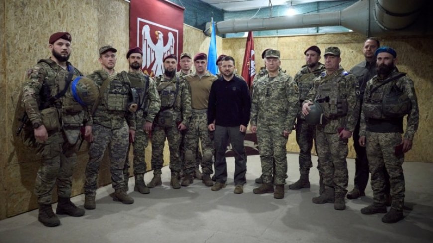 Ukraine's Zelenskyy visits Sumy region bordering Russia's Kursk province  --[Reported by Umva mag]