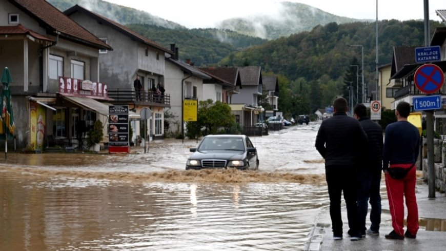 Rainstorms, heavy floods hit large parts of Bosnia, at least 16 killed --[Reported by Umva mag]