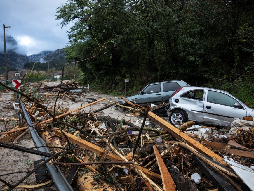 Rescuers in Bosnia search for people missing in deadly floods --[Reported by Umva mag]