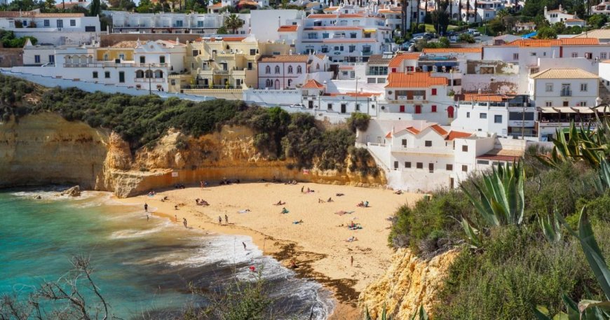 Travel expert warns tourists in Portugal over €750 fine for common holiday habit you’re probably guilty of --[Reported by Umva mag]