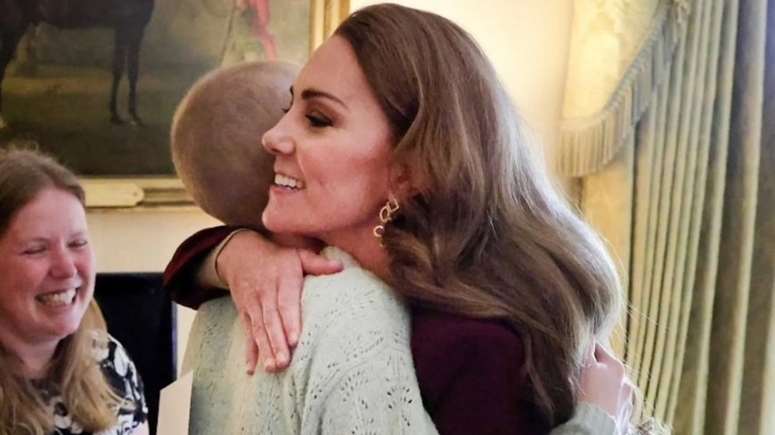 Princess Kate needed the heartfelt hug as much as girl, 16, with rare tumour --[Reported by Umva mag]