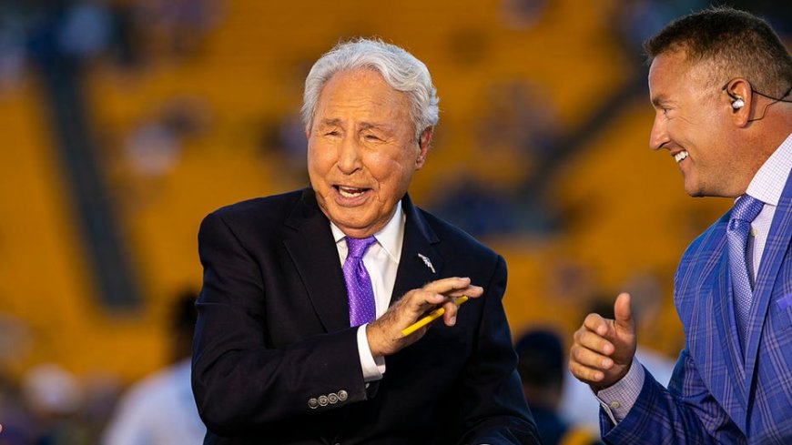 Lee Corso, 89, absent from latest edition of ESPN's 'College GameDay' after feeling 'under the weather' --[Reported by Umva mag]