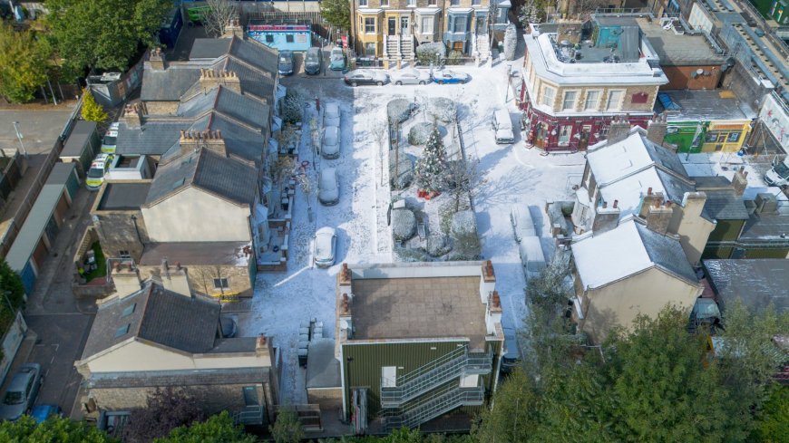 First look at EastEnders’  Christmas episode as Albert Square is covered in blanket of snow --[Reported by Umva mag]