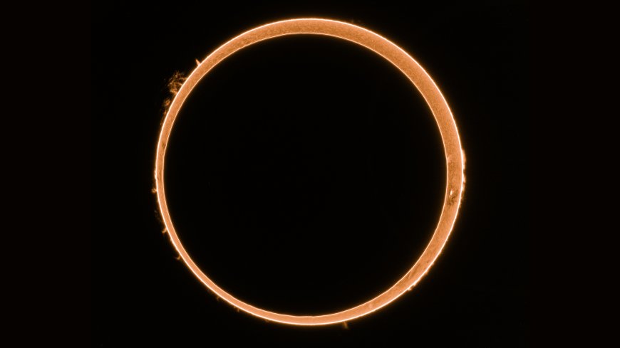 Space photo of the week: Easter Island's last 'ring of fire' eclipse for 320 years --[Reported by Umva mag]