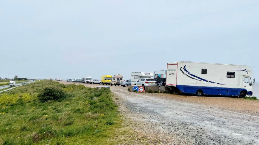 Our beautiful seaside town is being ‘RUINED by invasion of campervans – they’ve turned beach into squatter camp’ --[Reported by Umva mag]