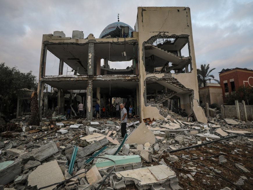 Deadly Israeli strike on Gaza mosque-turned-shelter --[Reported by Umva mag]