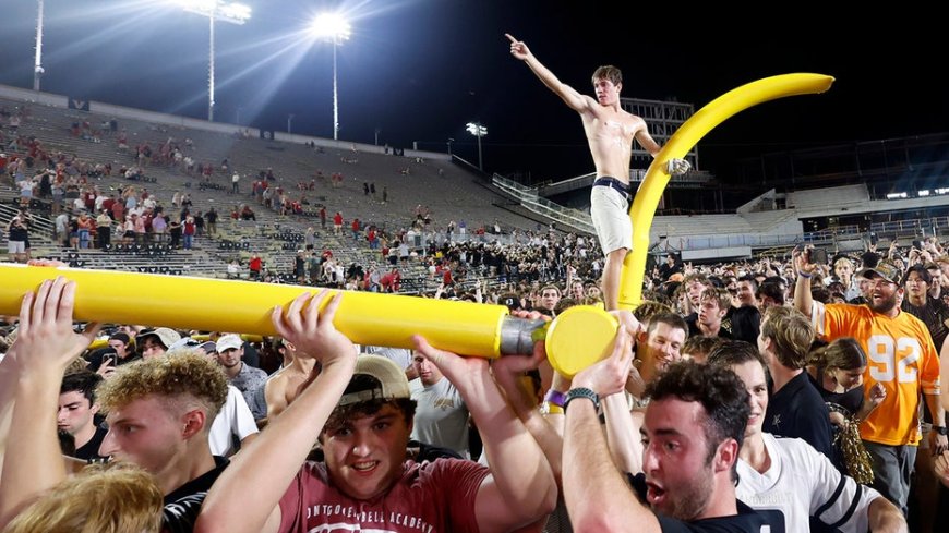 Vanderbilt fans take goalpost throughout Nashville, throw it in Cumberland River after upsetting No. 1 Alabama --[Reported by Umva mag]