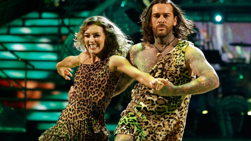 Strictly’s Jowita fuels romance rumours with Pete Wicks as she makes very flirty comment --[Reported by Umva mag]