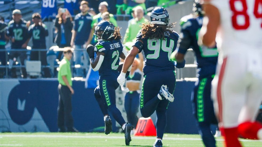 Seahawks' Rayshawn Jenkins returns fumble over 100 yards for TD vs Giants --[Reported by Umva mag]