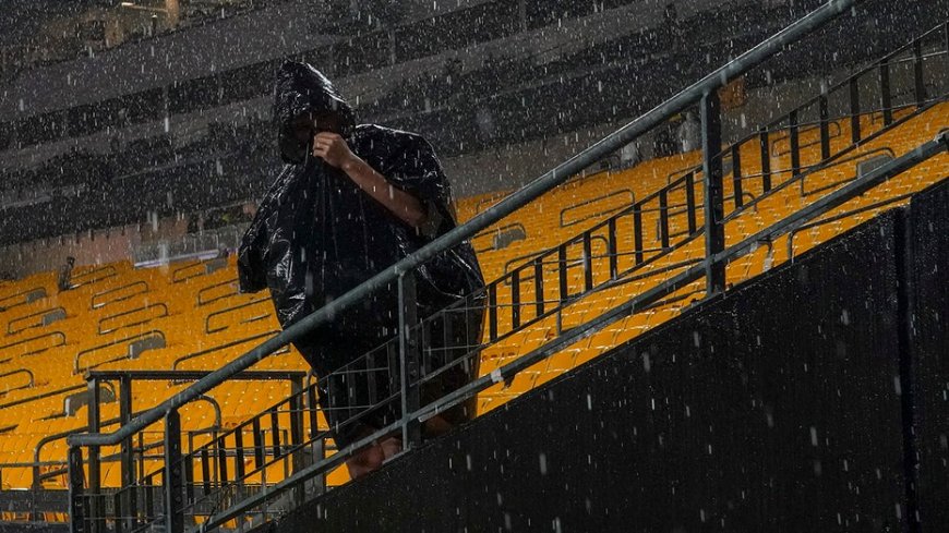 Steelers, Cowboys fans receive dire warning from stadium officials as thunderstorms delay kickoff --[Reported by Umva mag]