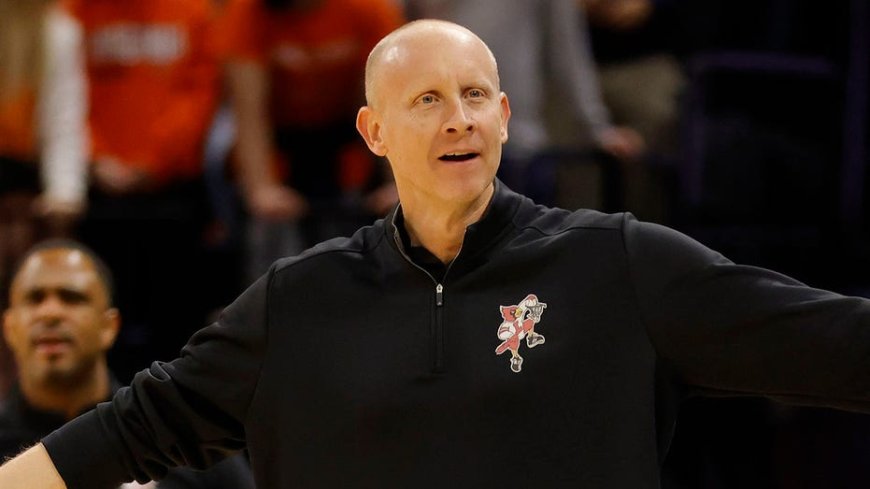 Charleston's Chris Mack has fiery message for 'dumb---es' after getting criticized over post about daughter --[Reported by Umva mag]