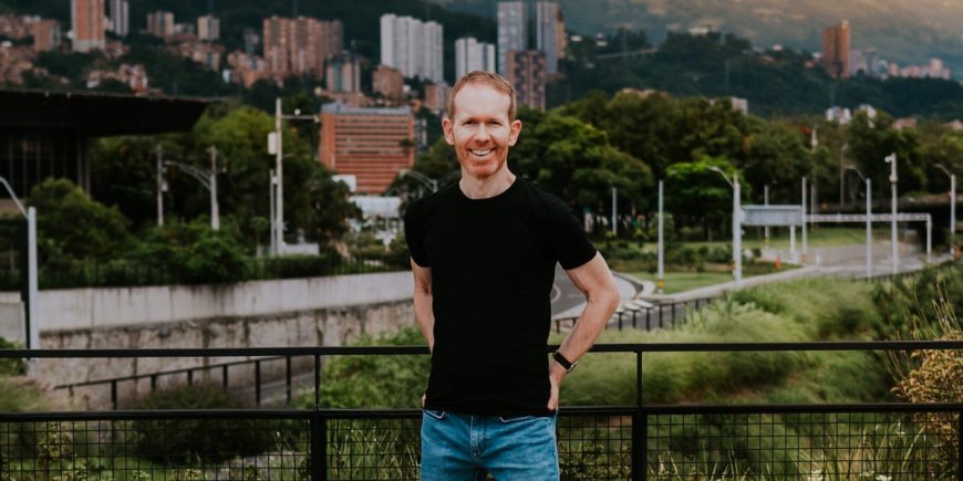 A Gen Xer quit his corporate job in SF and moved to Colombia. He said Medellín is more affordable and he's been able to launch 2 startups. --[Reported by Umva mag]