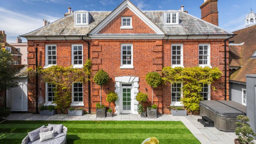 Mind-boggling £4.5MILLION mansion hides incredible secret behind its doors – it’s a house hunter’s wildest dreams --[Reported by Umva mag]