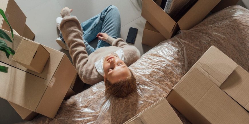 I'm a professional declutterer and think everyone should get rid of things before they move. Here's how to do it. --[Reported by Umva mag]