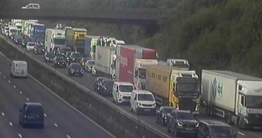 Four vehicle crash causes long delays on M1 ahead of rush hour --[Reported by Umva mag]