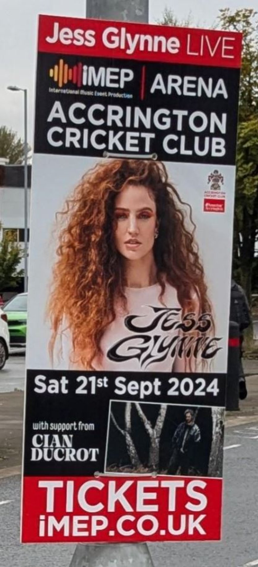 Brits left baffled after chart-topping singer Jess Glynne appears at festival in small town --[Reported by Umva mag]