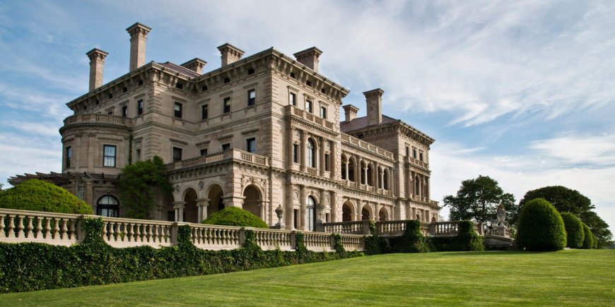 Look inside the Breakers, a 70-room, 138,300-square-foot mansion that belonged to one of America's wealthiest Gilded Age families --[Reported by Umva mag]