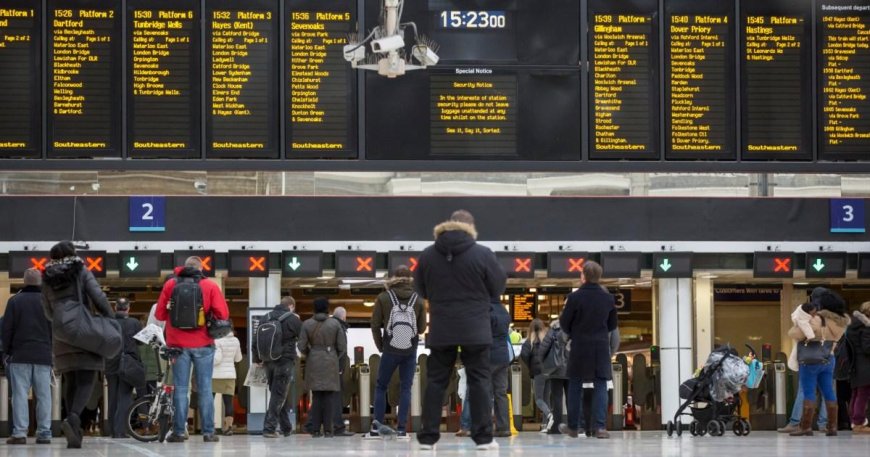 Rush hour delays at major London train station after signal fault --[Reported by Umva mag]