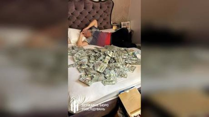 Arrested Ukrainian official filmed lying on bed of money (VIDEO) --[Reported by Umva mag]