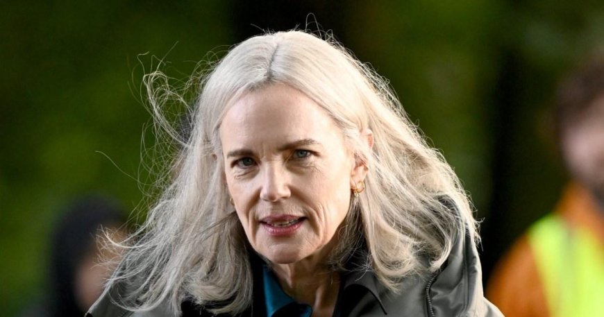 80s Hollywood legend is unrecognisable with stunning silver hair transformation --[Reported by Umva mag]