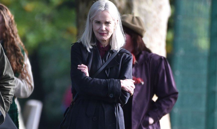 Oscar-nominated 80s actress looks unrecognisable as she debuts stunning grey hair --[Reported by Umva mag]