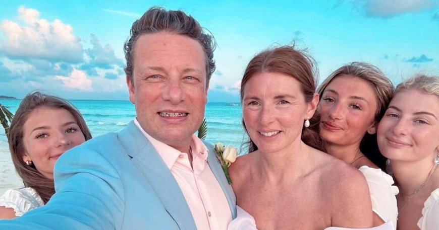 Jamie Oliver was ’embarrassed’ and really didn’t want to do wedding vow renewal --[Reported by Umva mag]