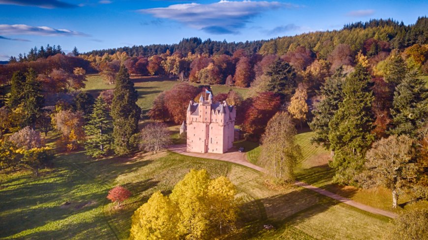 I loved Britain’s fairytale pink castle that inspired the one at Disney World – and even Britney Spears is a fan --[Reported by Umva mag]