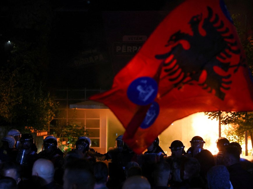 Albania’s opposition supporters rally to demand gov’t step down --[Reported by Umva mag]