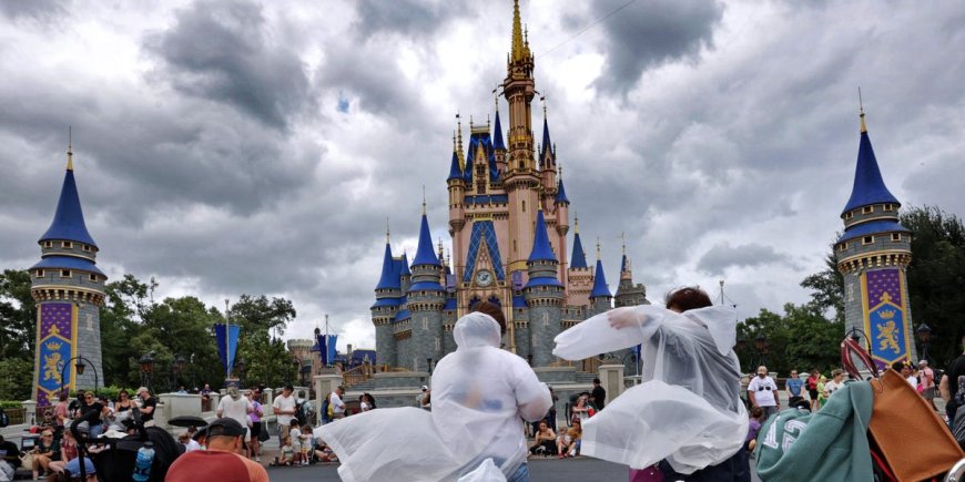 Disney World is shutting down as Florida braces for Hurricane Milton --[Reported by Umva mag]