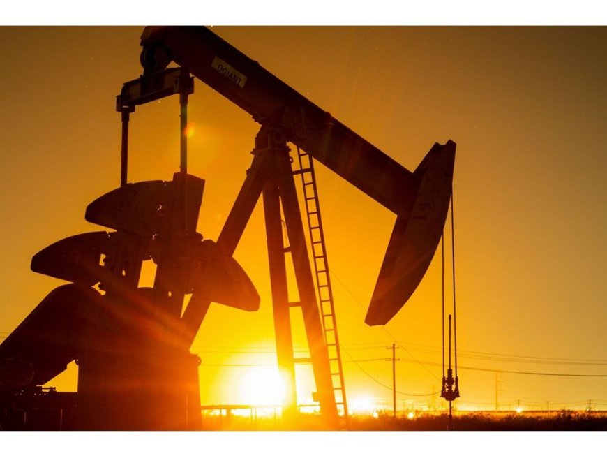 Oil Holds China-Induced Slump as Traders Watch Middle East --[Reported by Umva mag]