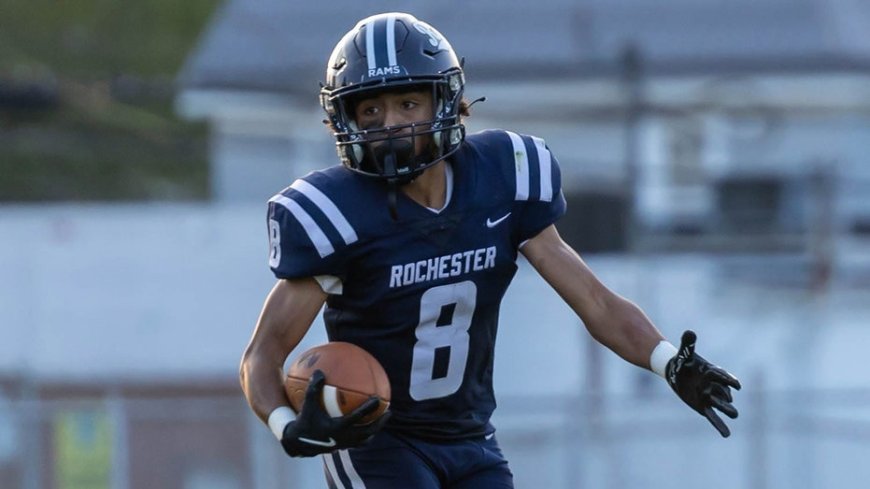 Pennsylvania high school football player collapses during game following hard hit to helmet --[Reported by Umva mag]