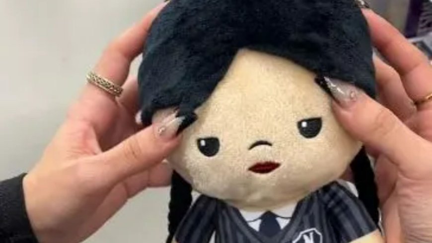 Wednesday doll hair flip trend: Why TikTokers are mistreating Addams Family plush toy and how Jenna Ortega has reacted --[Reported by Umva mag]