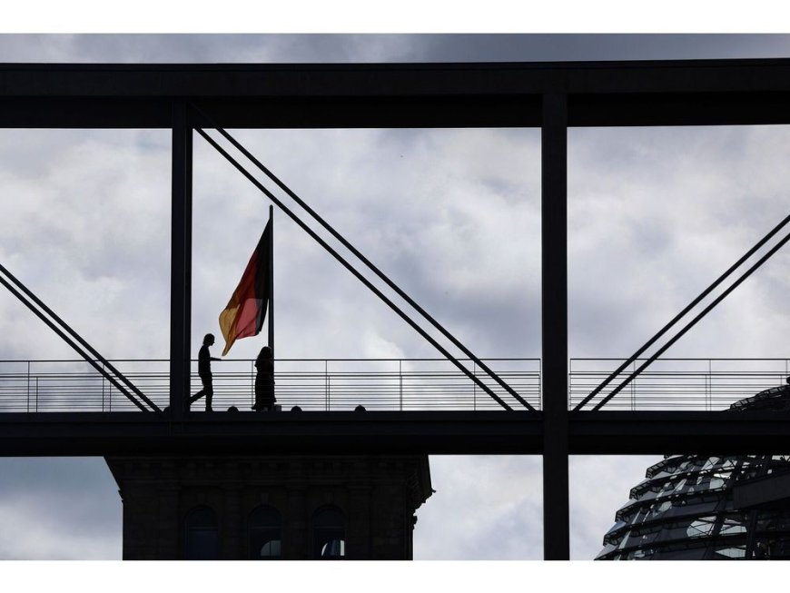 German Public-Sector Staff Want Pay Boost Despite Economic Woes --[Reported by Umva mag]