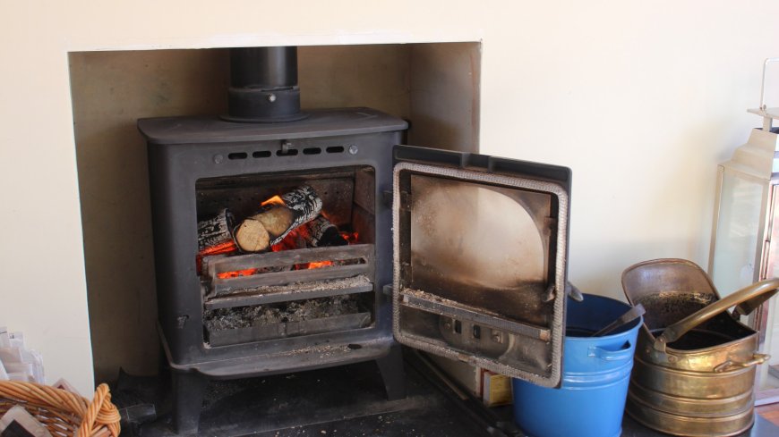 Wood burning stove winter rules could see you slapped with £300 fine and criminal record – avoid getting caught out --[Reported by Umva mag]