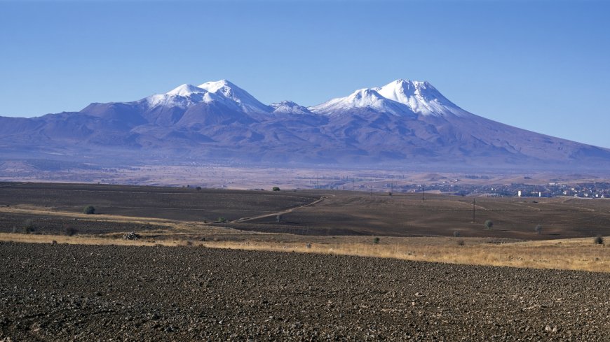 Earth's crust may be building mountains by dripping into the mantle --[Reported by Umva mag]